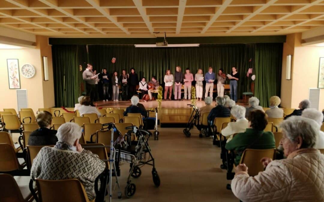 Coro de villancicos para los mayores de las residencias